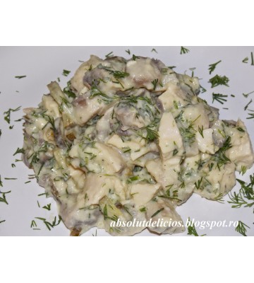 SALATA DE CIUPERCI CU PUI 200G